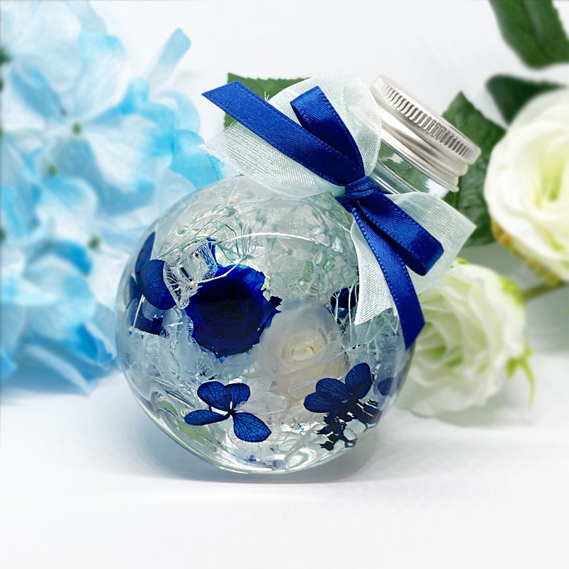 【ルナティックキャットイズム】青薔薇 白薔薇 ハーバリウム ネコ瓶ボトル～本物の薔薇が２輪 ギフト 結婚祝い